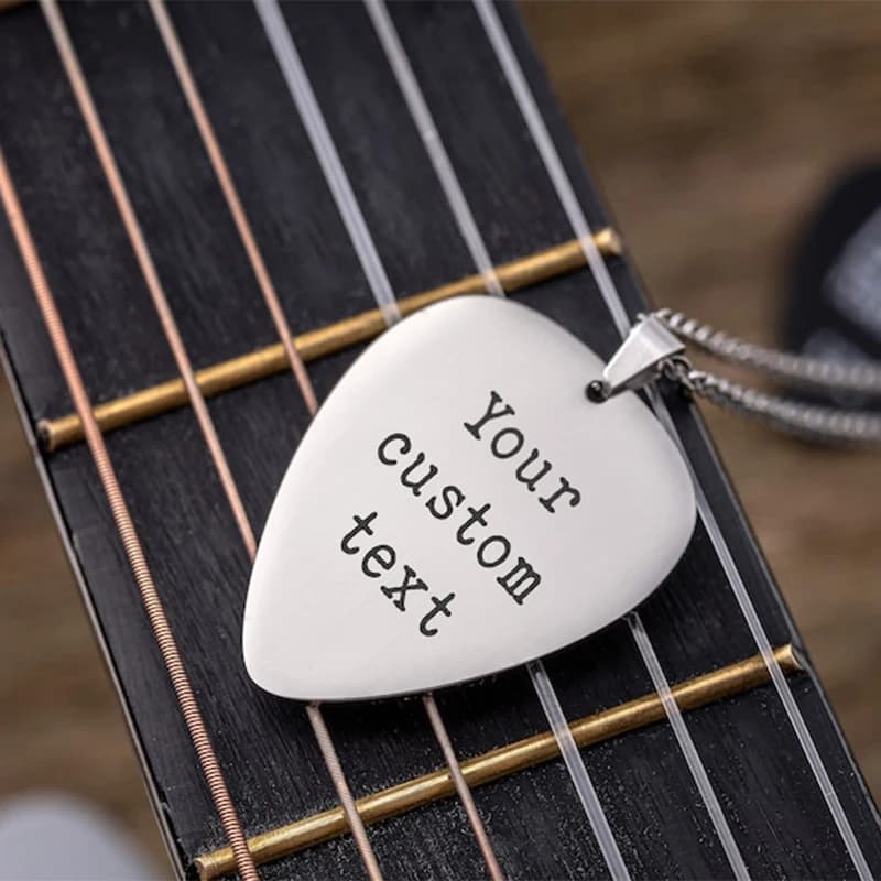 Collana con plettro per chitarra personalizzata, testo e immagine personalizzabili, regalo per fidanzato, fidanzata, chitarrista, regalo personalizzato unico