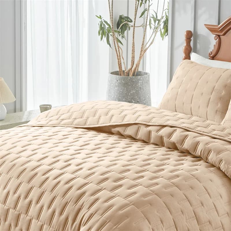 Set of quilted bed linen, light and soft bedspread with pillowcase, quilted blanket, slim headdress, for all seasons