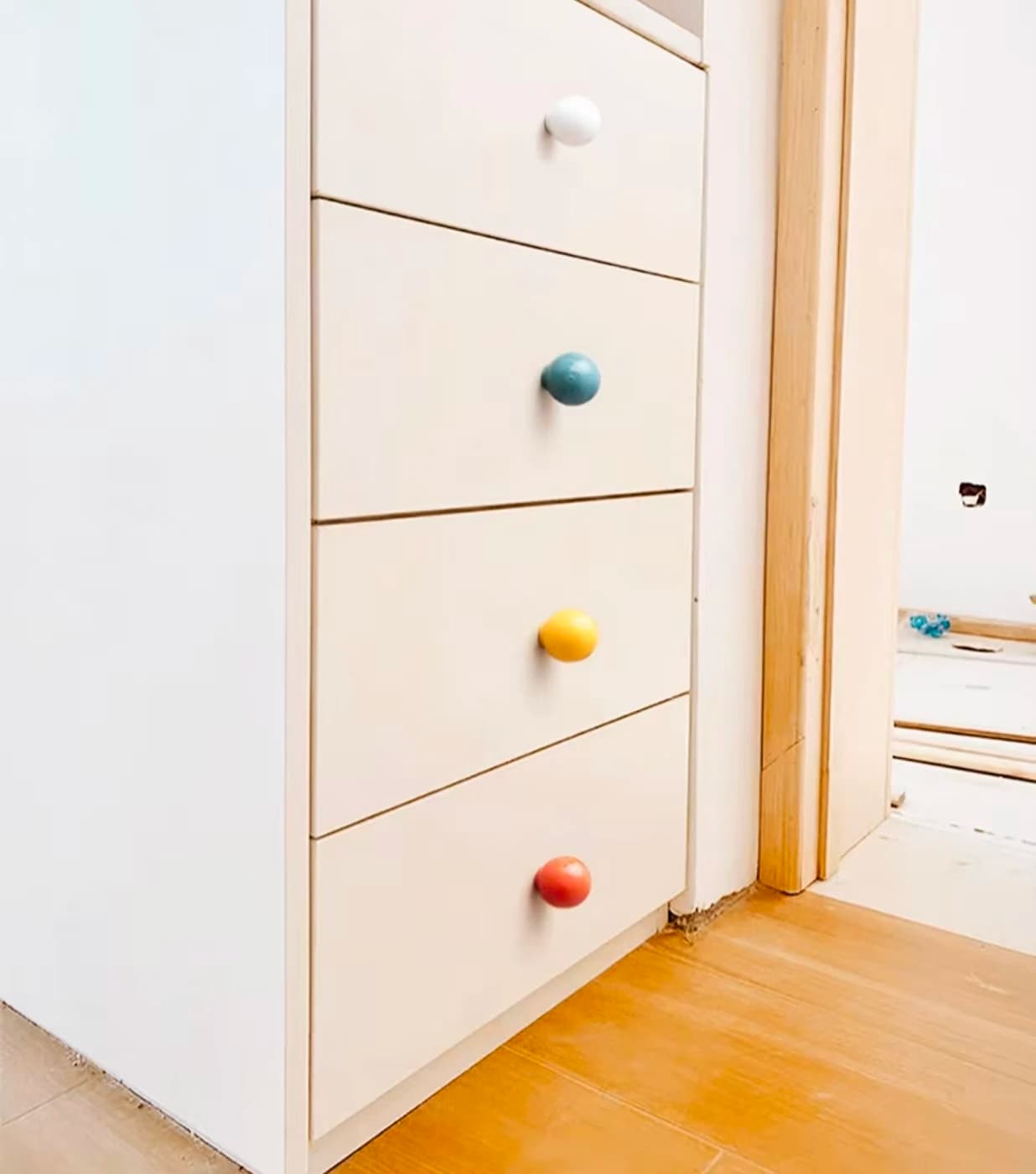 Pomelli per Mobili in Ceramica Colorati Minimalisti, Maniglie Sferiche a Foro Singolo per Cassetti e Armadi