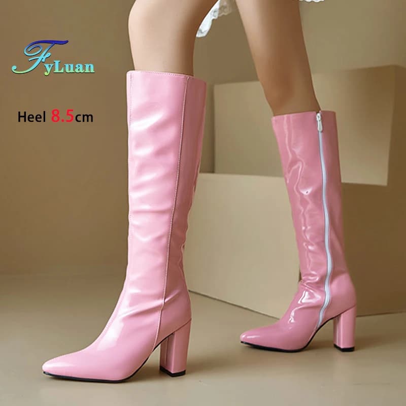 2025 Autunno Inverno Cerniera laterale Stivali alti moda 8.5CM Scarpe tacco alto grosso Donna Stivali lunghi a punta in pelle verniciata lucida