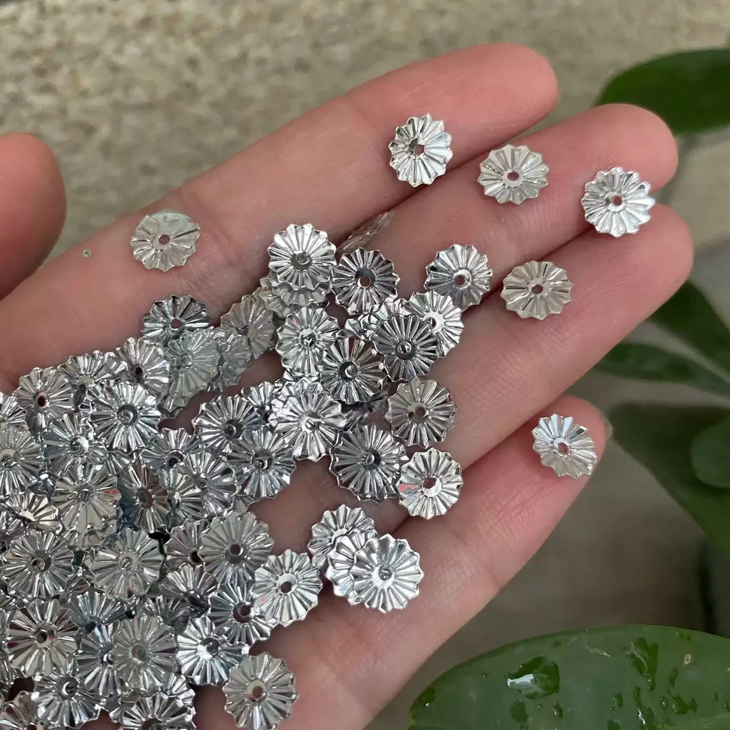 50g Loose Glitter Paillettes DIY Jewelry Handmade Craft Accessories loosen Sequins 8mm Chrysanthemum Shape Gold Silver Sequin
