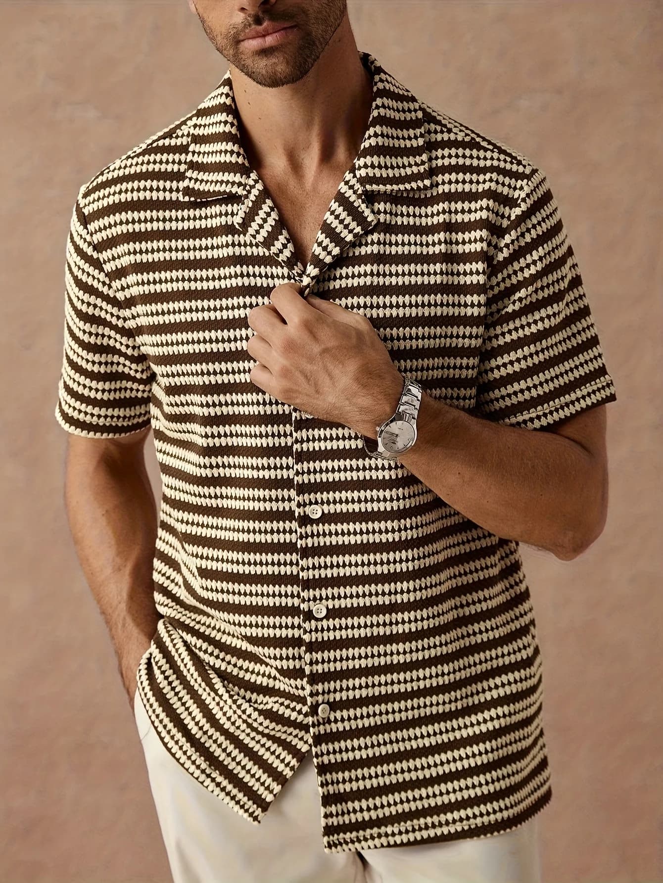 Men's Casual Short-Sleeved Shirt with Jacquard Stripe Design, Versatile and Practical Style, Fashionable and Simple. The Collar