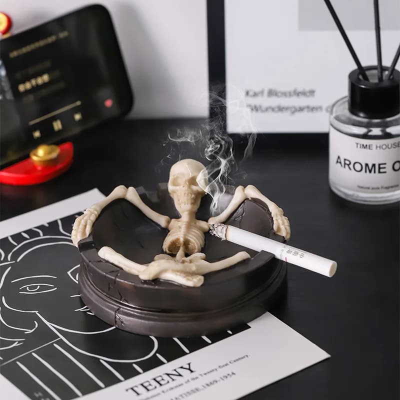 Creative personality funny skulls, ashtrays, resin crafts, tavern bar tabletops, high-end decorations, ornaments