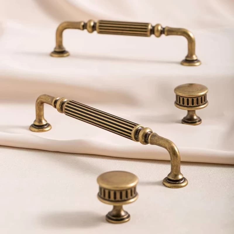 Maniglie Vintage in Ottone Massiccio Bronzo Giallo Anticato per Mobili, Armadi, Cassetti, Bar e Vetrine