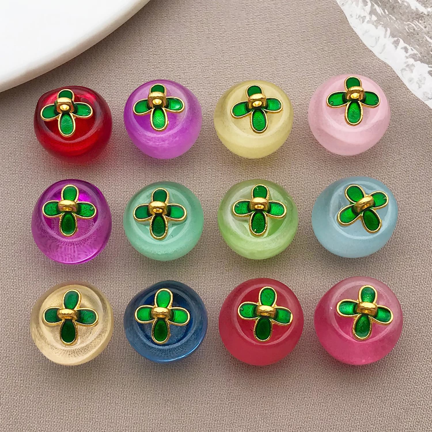 10/12 pz. 14x15mm Nuovi Ciondoli a Forma di Mela in Vetro Smaltato Trasparente Colorato Sfumato per Bracciali, Collane e Orecchini