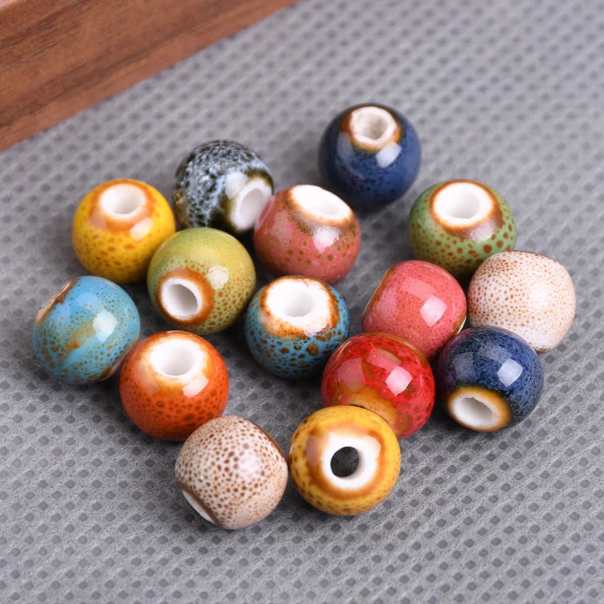 Lotto di 30 perline distanziatrici allentate in porcellana ceramica smaltata fantasia rotonda da 8 mm per la creazione di gioielli fai da te