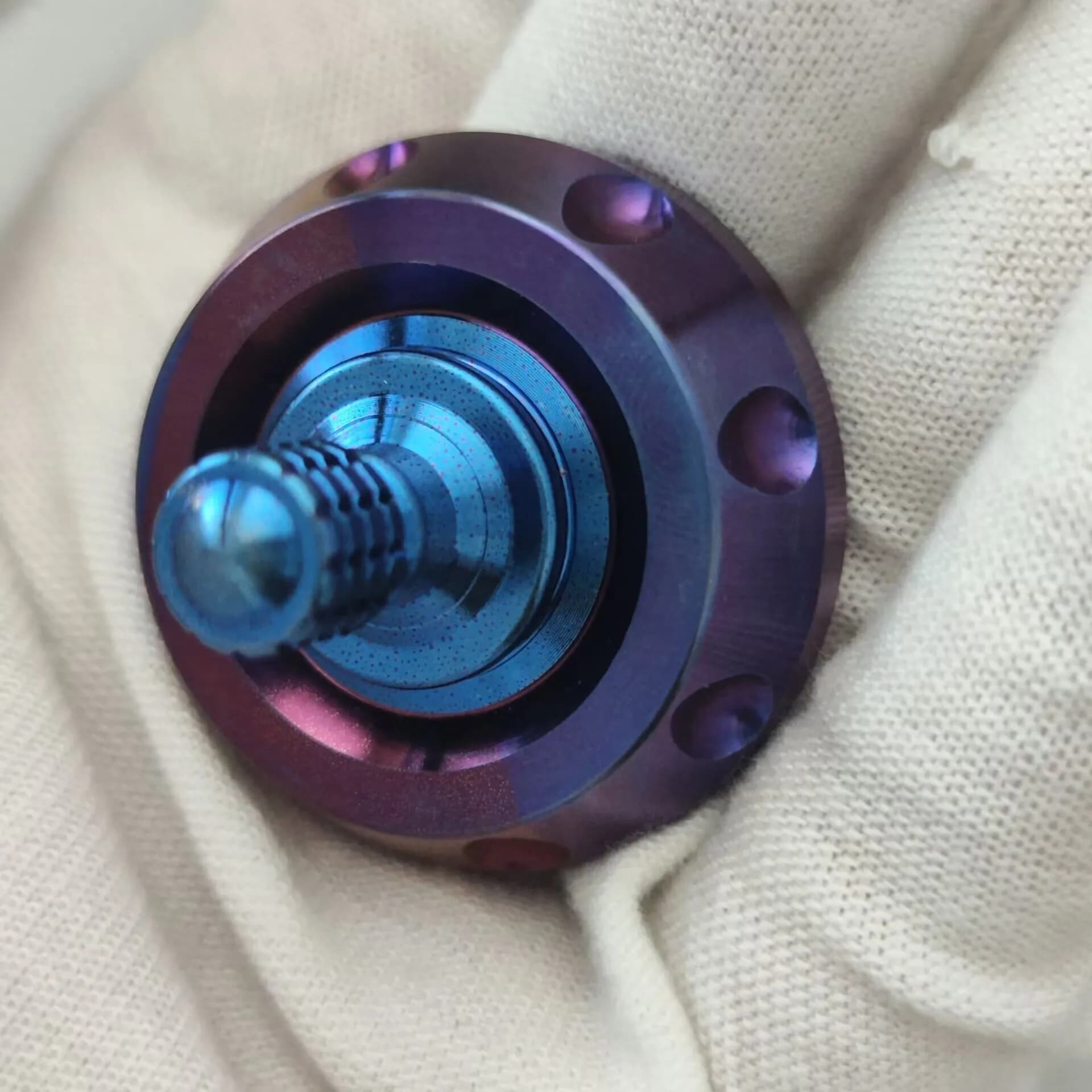 Nuovo Giocattolo Antistress EDC in Lega di Titanio con Sfera Girevole in Ceramica Dorata