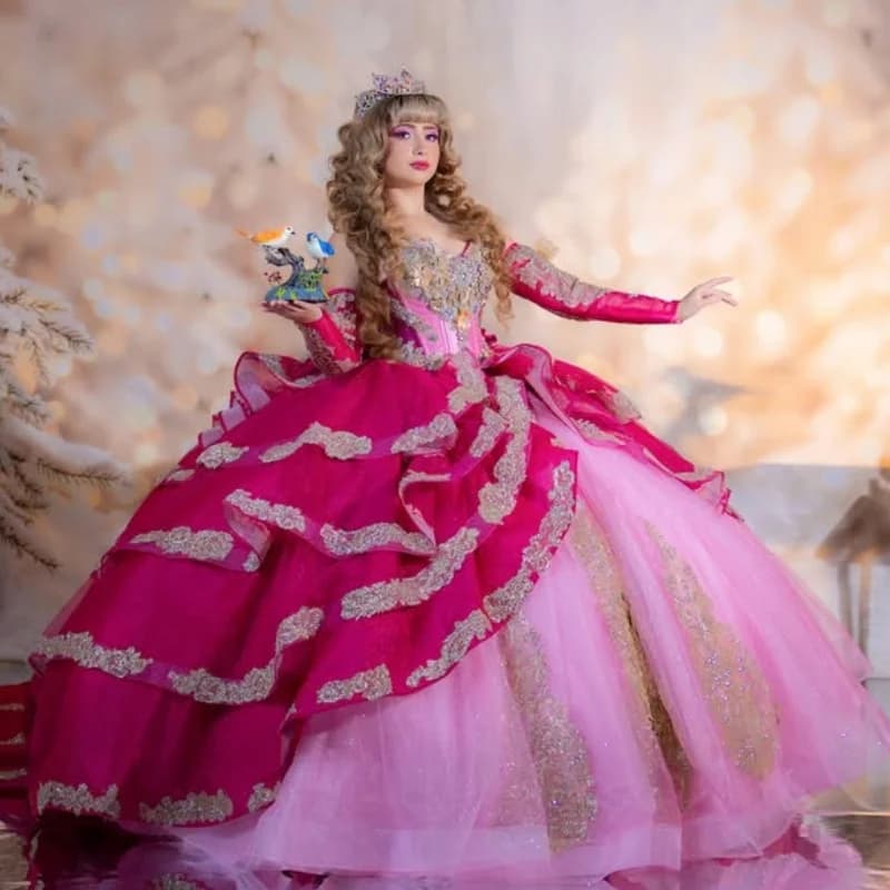 Abito Quinceanera rosa rosa lucido cristallo Decalcomania dorata Decalcomania Coda lunga Stratificazione di pizzo Abiti da 15 Quinceanera Personalizza
