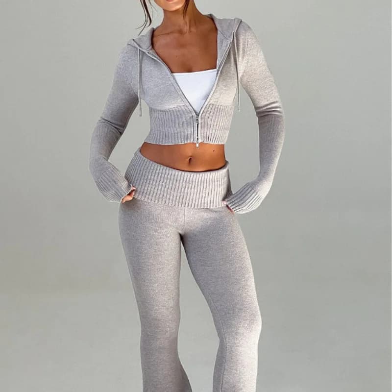 Completo da donna alla moda due pezzi: pantaloni e top casual, stile streetwear transfrontaliero primavera 2025, abbigliamento sportivo casual