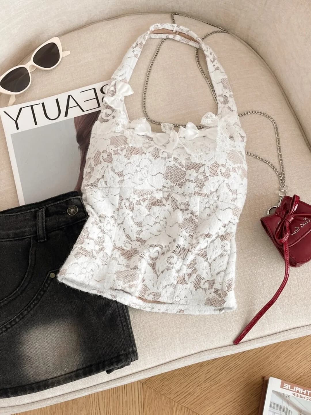 Sexy Lace One-Piece Bra Pad Women's Spring Summer 2026 Slimming Neck Hanging Fashionable High-End Feeling Tube Top