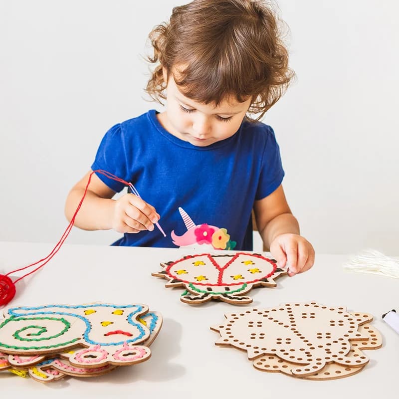 Montessori Wooden Lacing Toys for Toddlers, Animal Shaped Sewing Craft Kit for Kids, DIY Handmade Embroidery Activity Set,