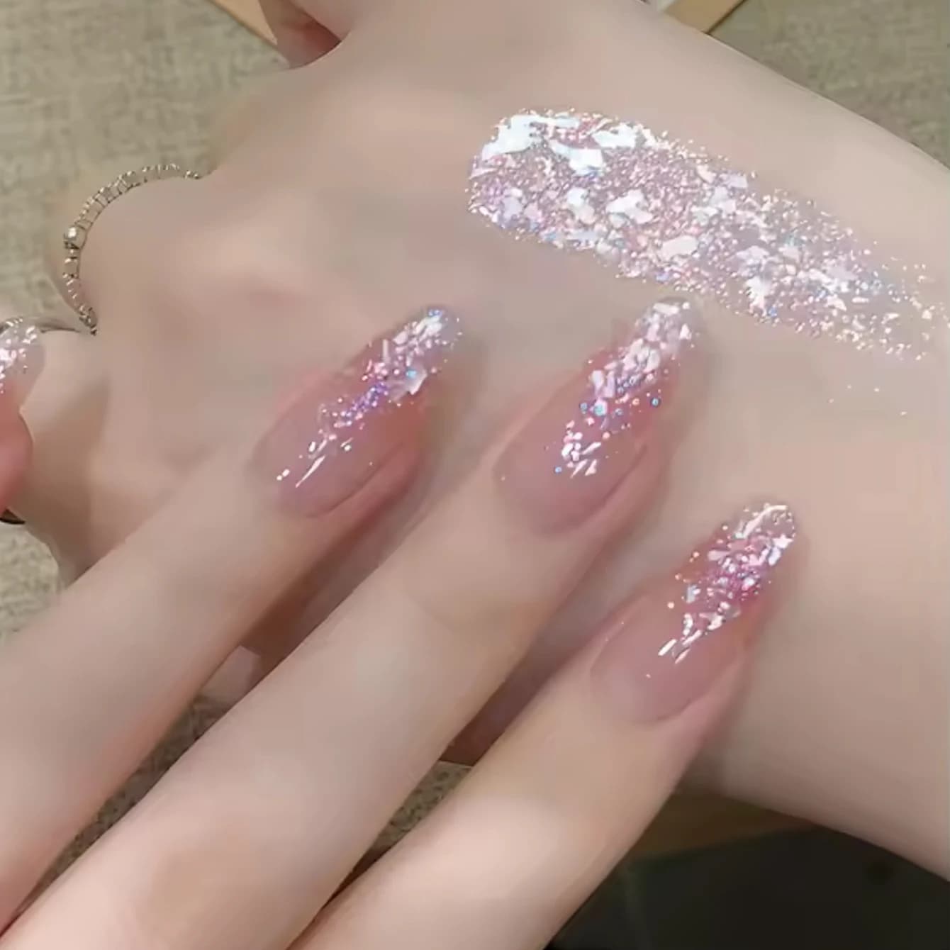 Smalto Gel per Unghie MIANEL con Frammenti di Conchiglia, Traslucido e Riflettente, Glitter Semi-Permanente, Soak Off UV Gel per Nail Art