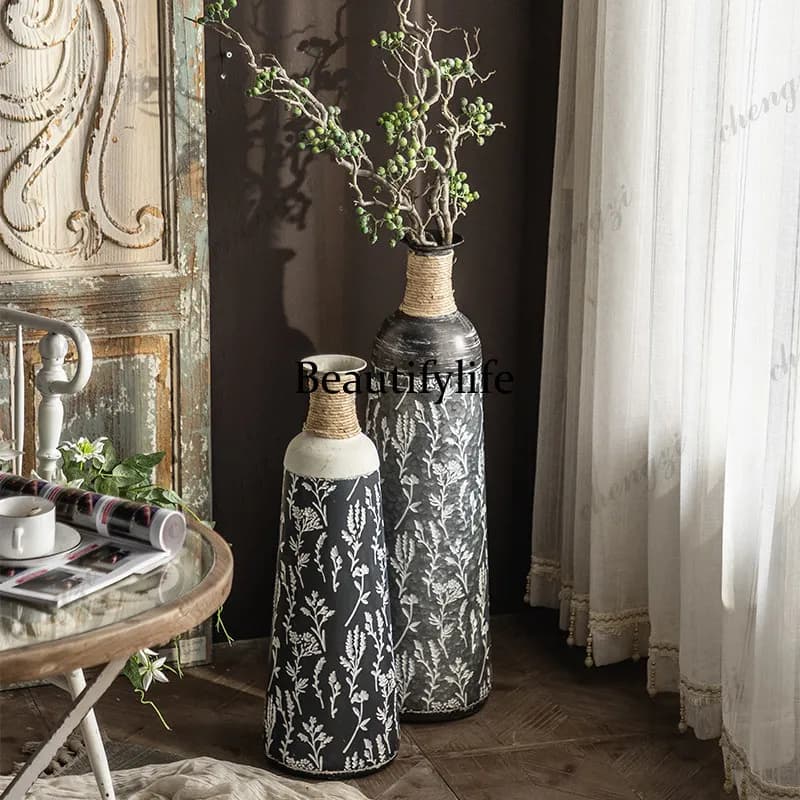 French wrought iron printing retro floor-to-ceiling vase, living room entrance decoration pendulum, homestay illustration bottle