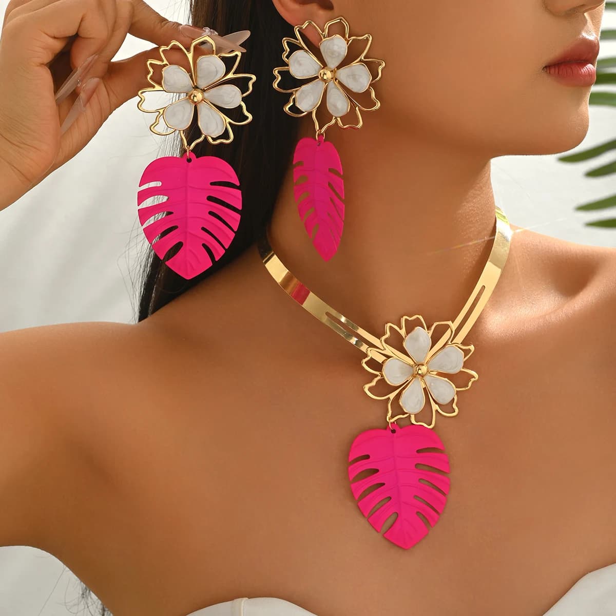 Set di Gioielli con Foglia di Monstera, 2 Pezzi, Collana Girocollo e Orecchini con Foglia Rosa per Donne, Ideale per Feste Estive in Spiaggia