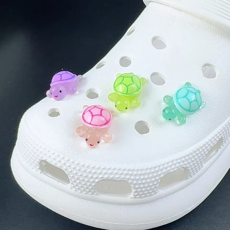 Set di ciondoli per scarpe alla moda Accessori Fibbia per scarpe con foro Animale carino Tartaruga luminosa Fai da te per borse Bogg Decorazioni per scarpe