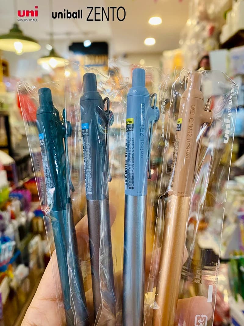 Uni Mitsubishi Zento Penna centrale bassa con impugnatura in metallo 0,5 mm Inchiostro nero 0,38 mm Penna gel per scrittura liscia per insegnanti, studenti, oggetti per ufficio
