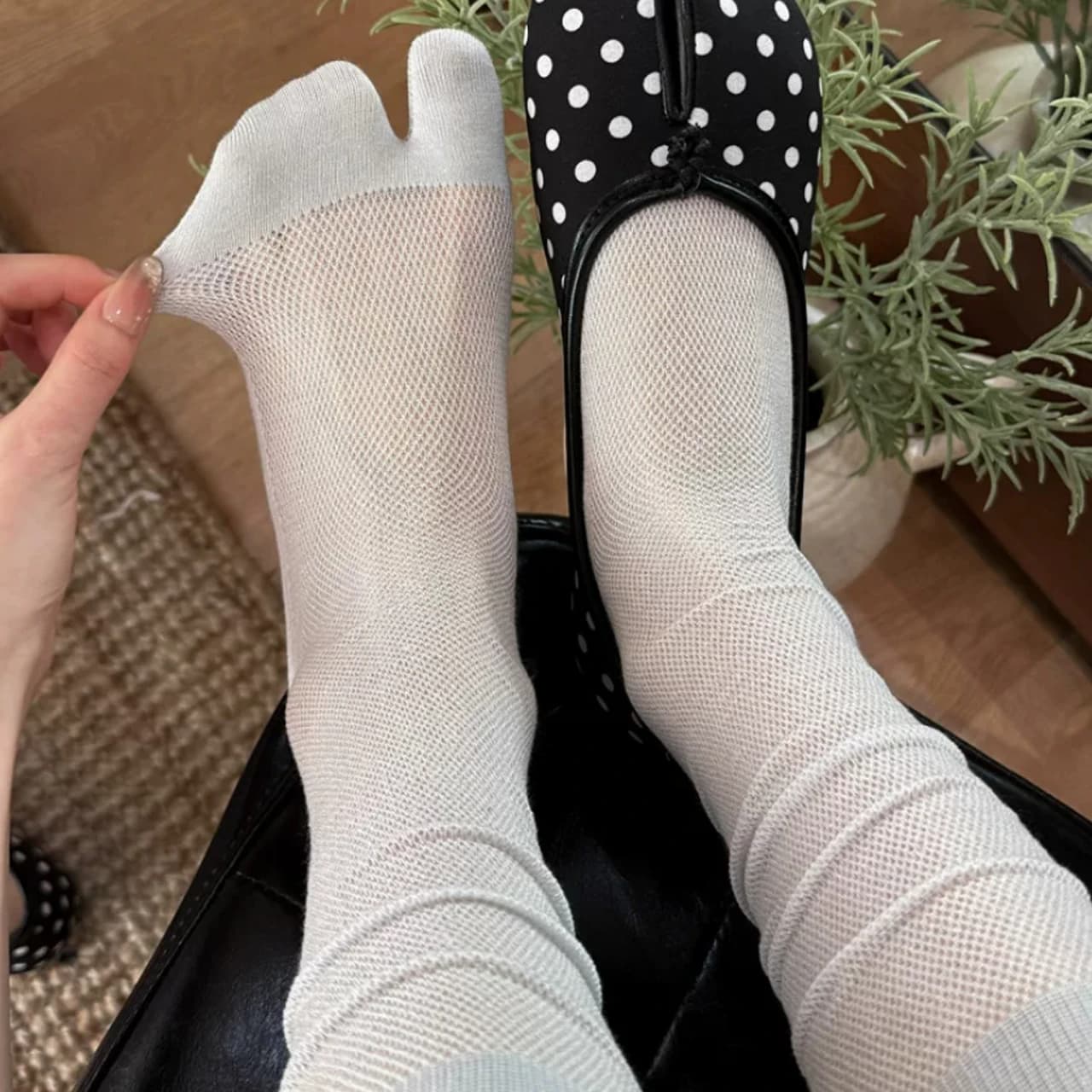 White Split Toe Socks for Women in Summer Thin and Slimming Breathable Calf Socks Two Toe Ballet Style Mesh Socks Harajuku