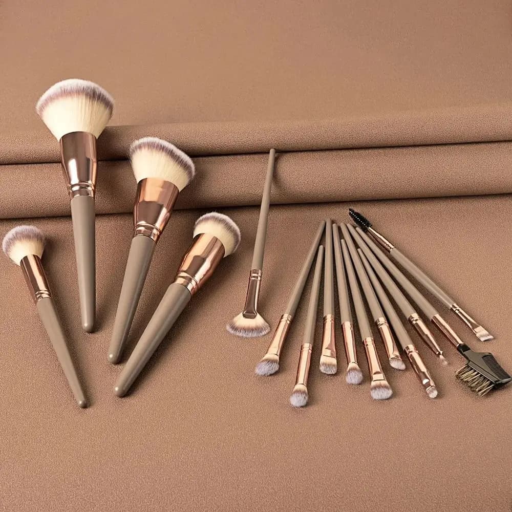 Set of 7/15 Kabuki Makeup Brushes, Soft Synthetic Seeds, Female Beauty Tool, Lighting Sophisticated Brushes, Background, Umbrella and Blush