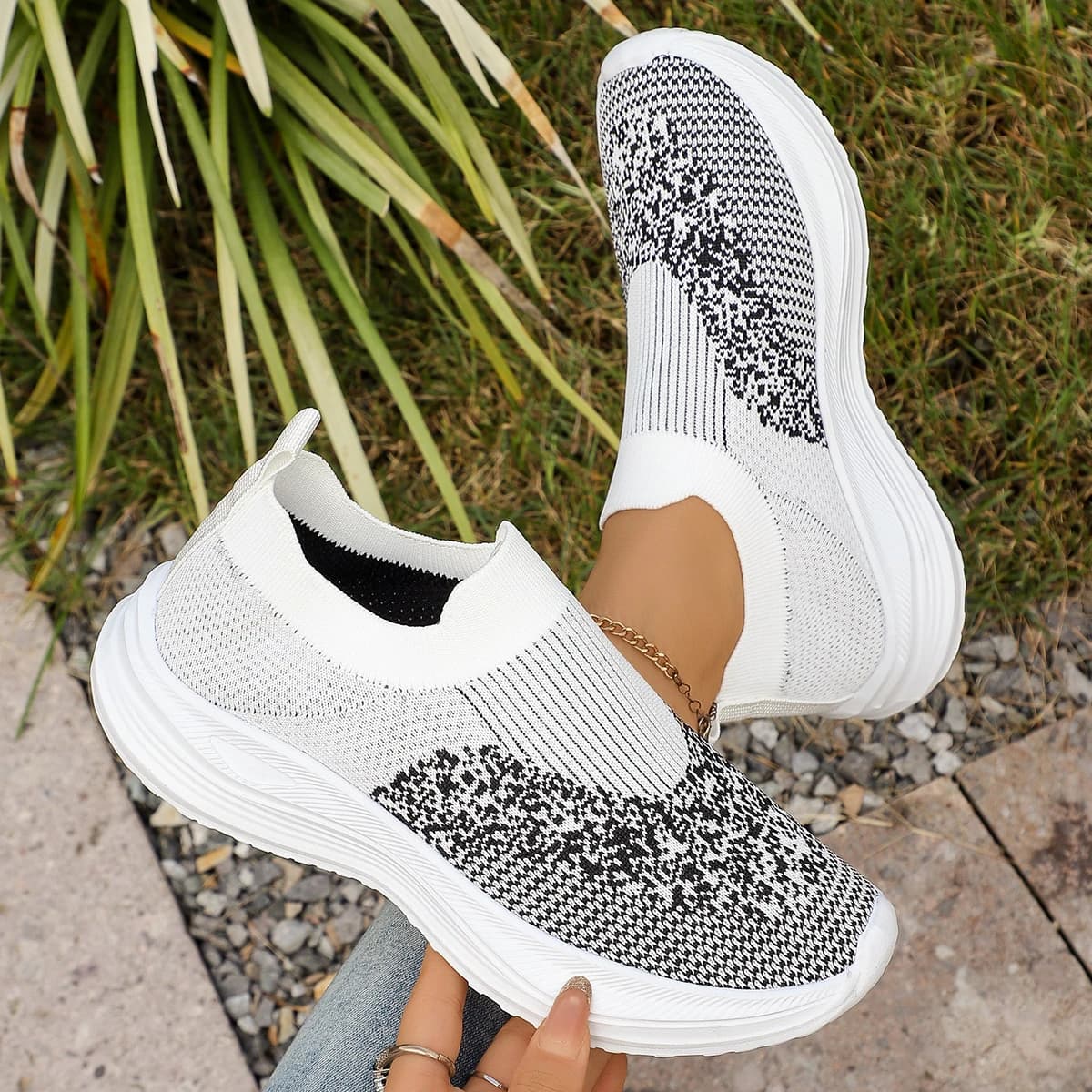 Outdoor Breathable Women Mesh Shoes Thick-soled Slip-on Loafers Plus Size Fitness Casual Sneakers Fashion New Trainers