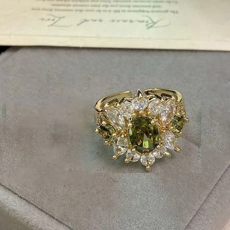 Elegante Anello Aperto con Zirconia Verde Oliva, Design Dettagliato, Accessorio di Gioielleria alla Moda e di Stile