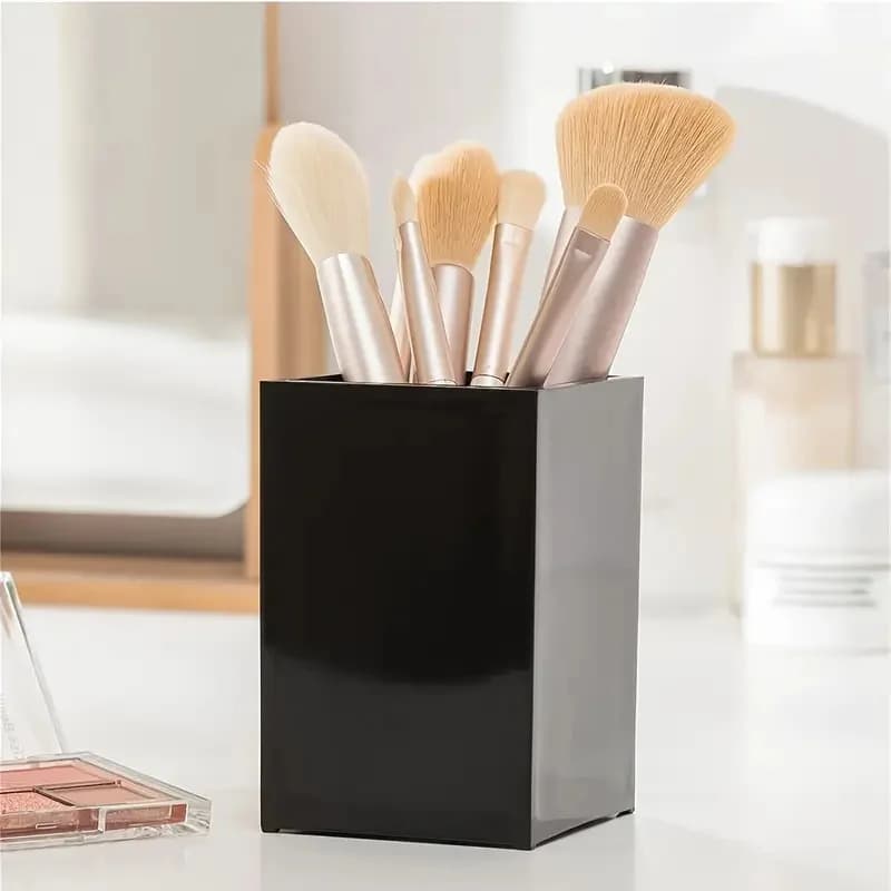 Gift box for tricks, lipstick organizers and eyebrow pencils, makeup brush box