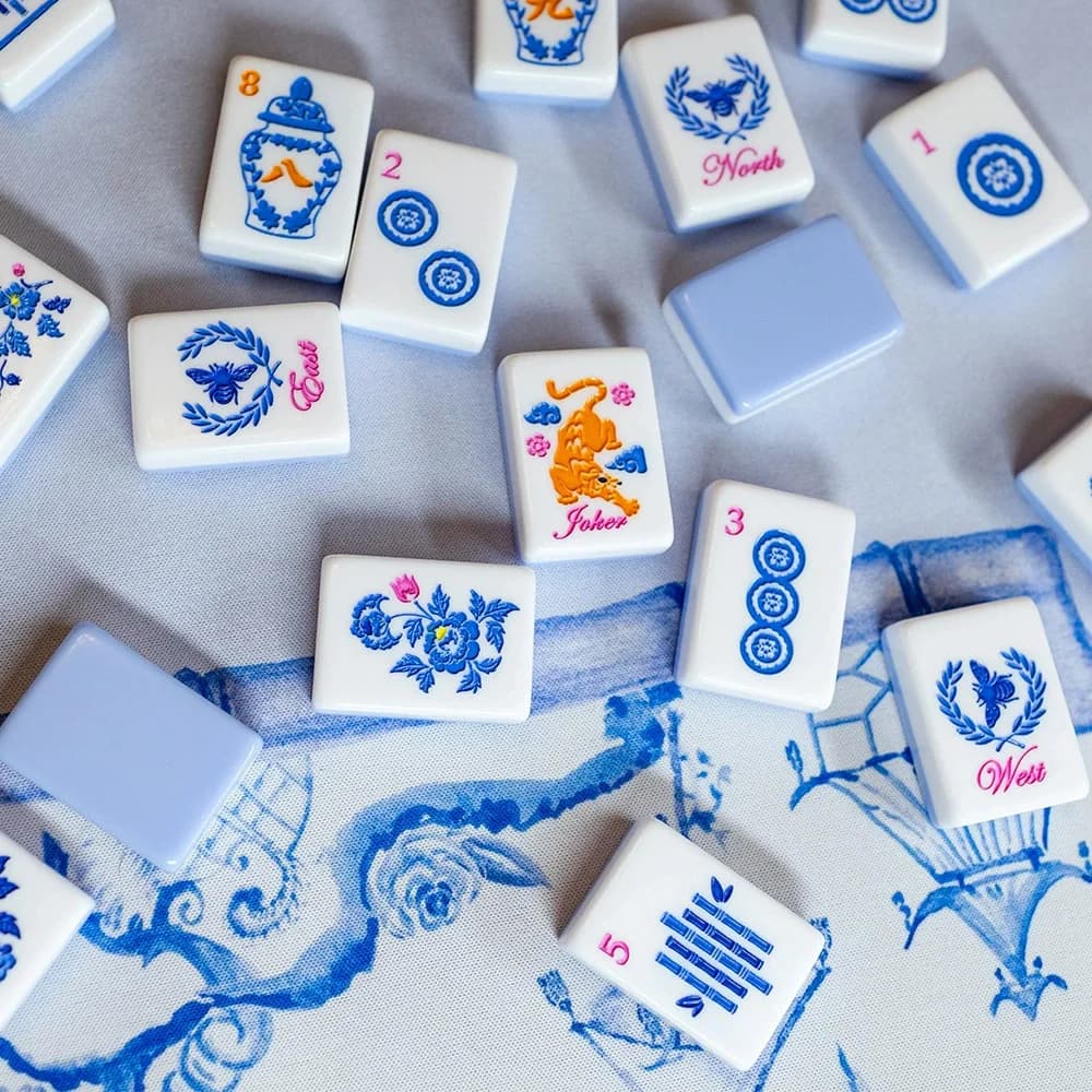 Set Mahjong Americano Portatile in Acrilico a 4 Strati, 160 Pezzi, Porcellana Blu e Bianca, Gioco da Tavolo per Casa e Feste