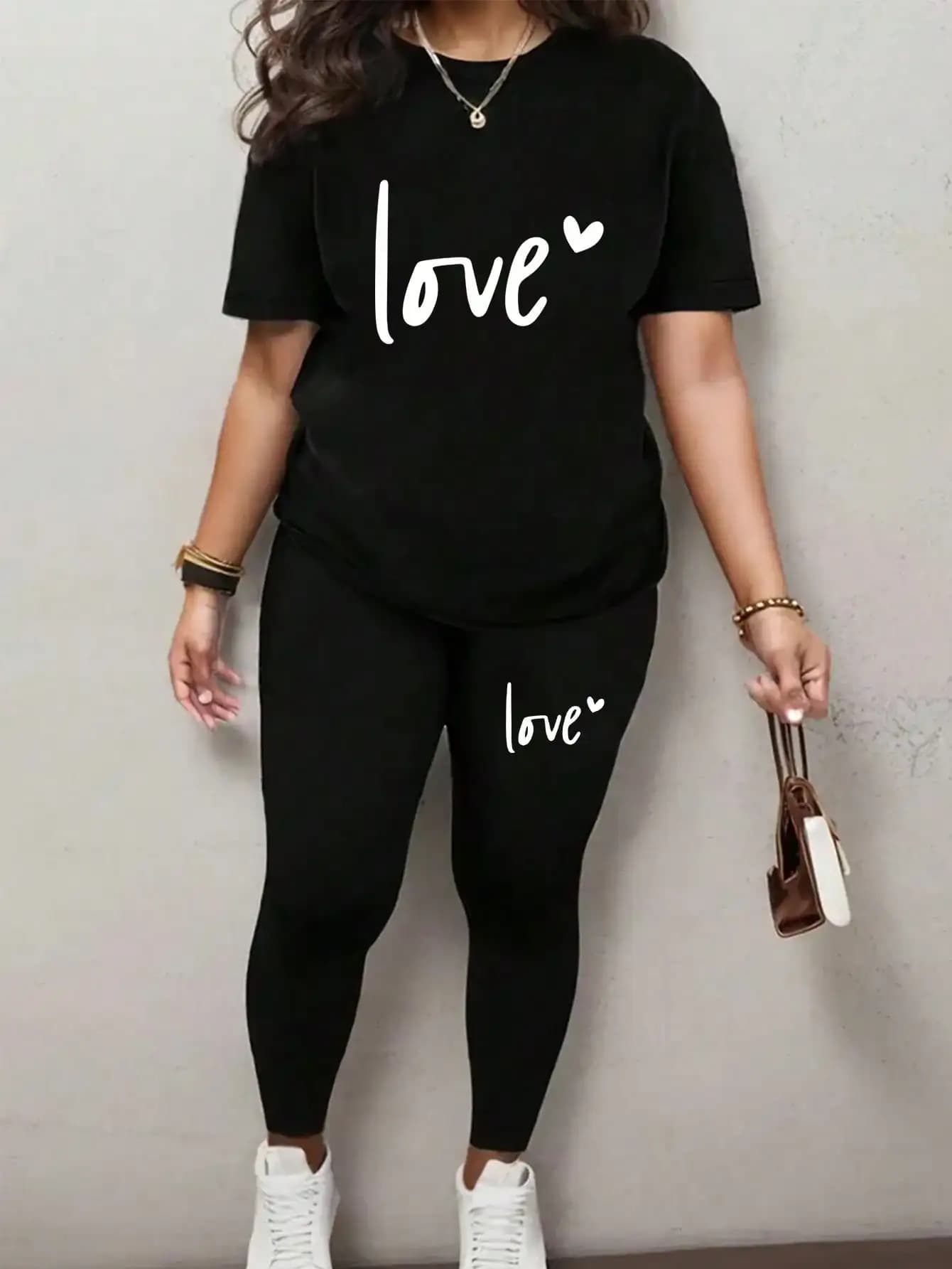 Completo casual da donna primavera/estate 2026: T-shirt a maniche corte girocollo con stampa LOVE + pantaloni a tinta unita con stampa LOVE