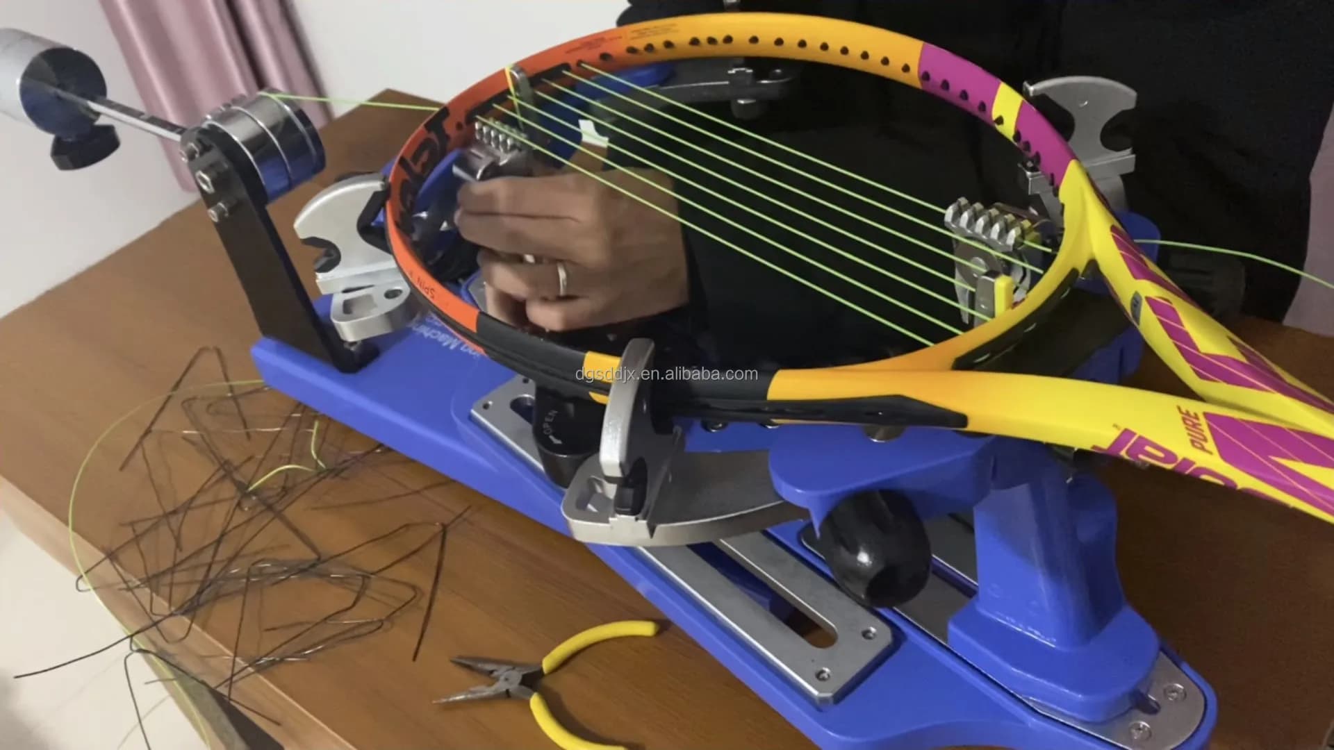 New Portable Handling Machine for Tennis and Badminton Spooling with Spare Parts