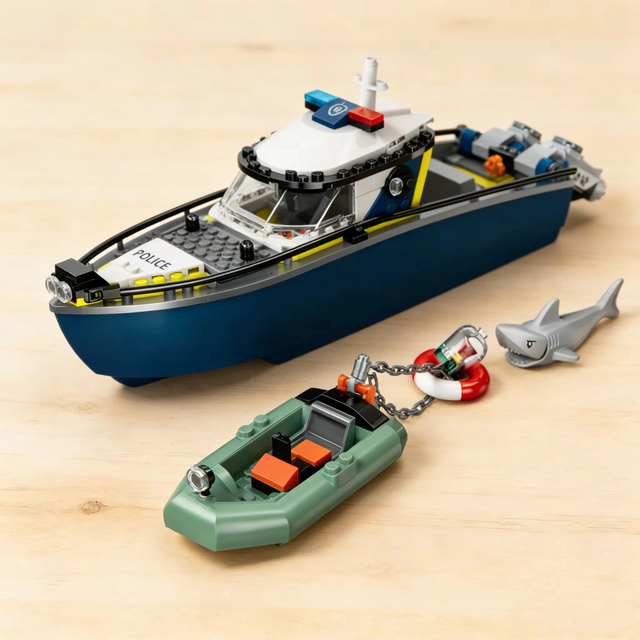 Set MOC Compatibili Serie City, Blocchi da Costruzione 60456, Modello di Barca Galleggiante per Inseguimento della Polizia, Giocattoli Regalo per Bambini