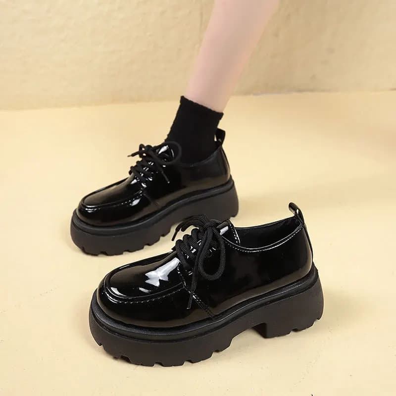 Scarpe da Donna in Pelle Stile Britannico con Punta Rotonda, Nuova Moda Autunno 2024, Scarpe Singole in Pelle Lucida per Gonne