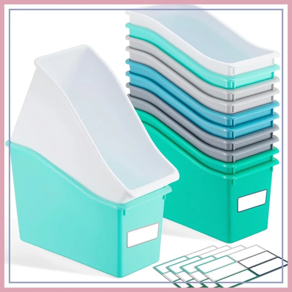 Set di 12 Contenitori per Libri con Etichette, Scatole Impilabili in Plastica 11.5x5.4x7.5 Pollici, Porta Libri e Contenitori per Aula, Biblioteca, Casa (Colore Morandi)