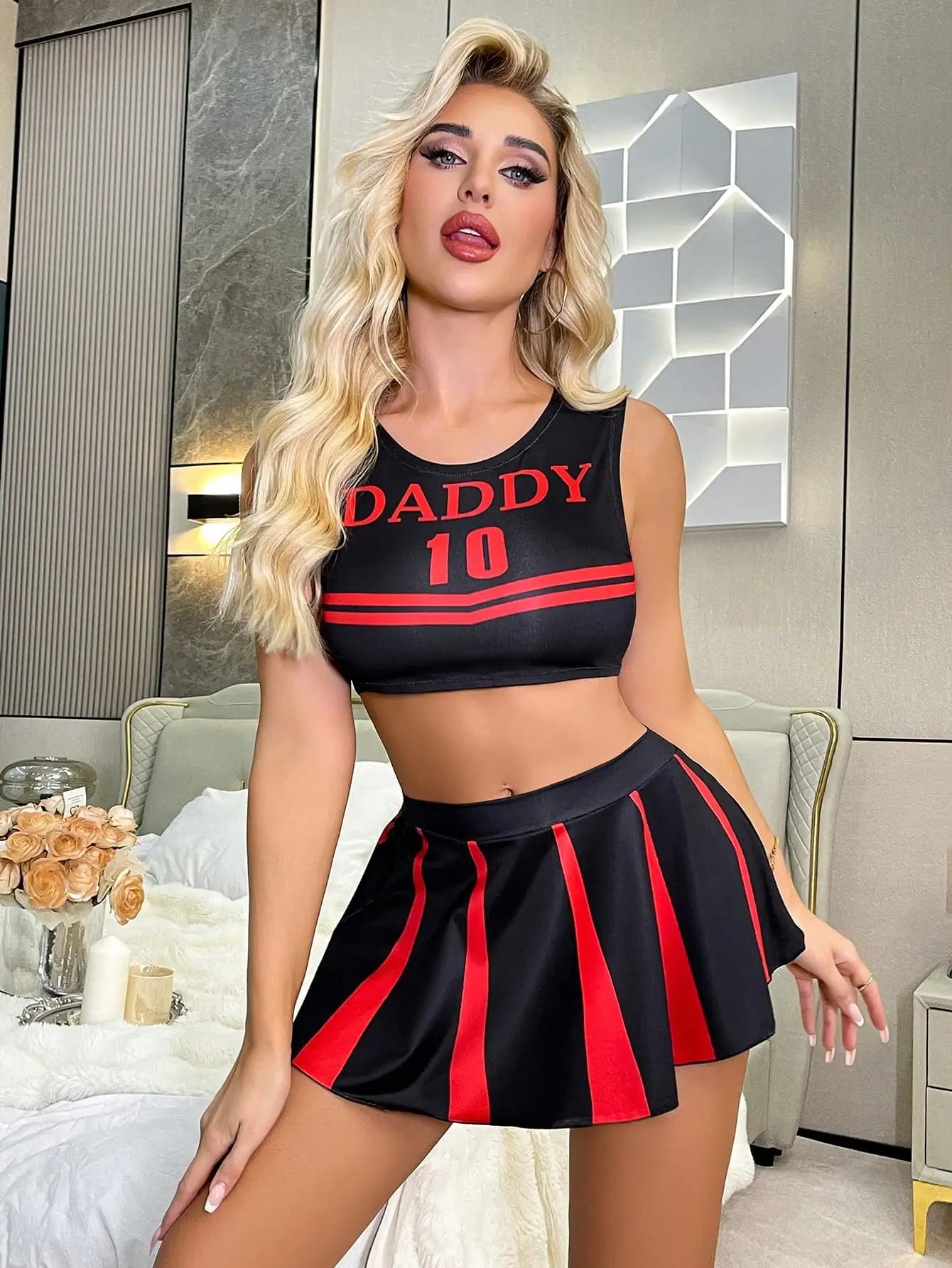 Set Top Corto Stile Cheerleader Nero e Rosso a Contrasto con Minigonna Plissettata