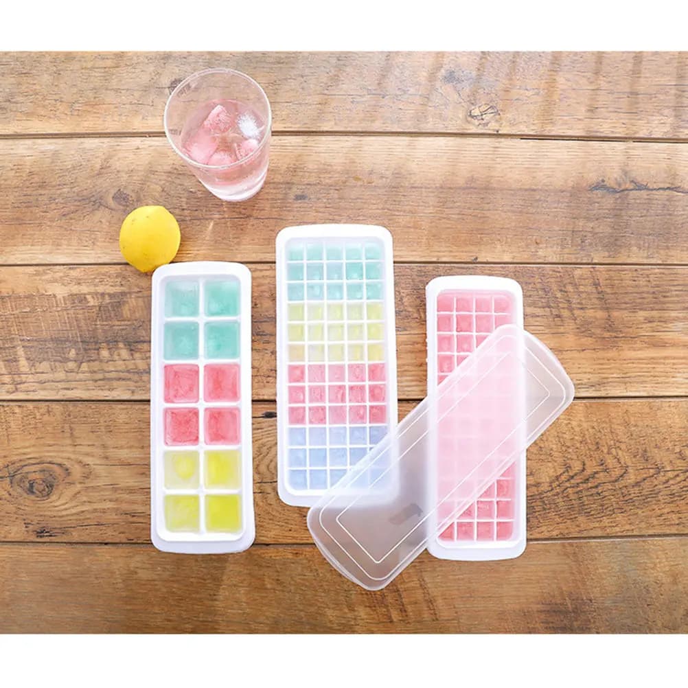 Stampo per Ghiaccio in Plastica Resistente con 60 Scomparti e Coperchio, Facile da Pulire e Riutilizzabile per Delizie Estive, Bevande e Preparazione Snack