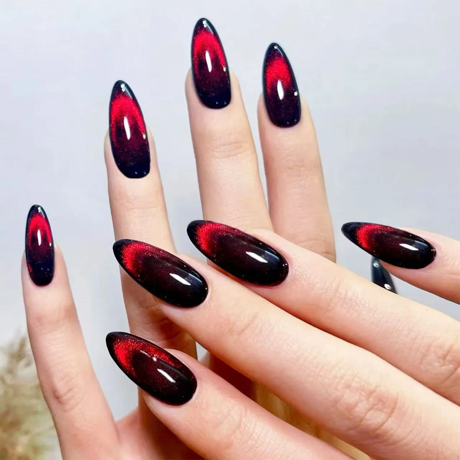 24pcs Black Red Cat-Eye False Nails Glossy Oval Fake Nails Wearable Almond False Nails Charms Detachable Fake Nail For Girl