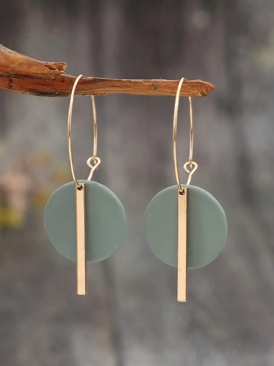 Orecchini Pendenti Minimalisti Verde Salvia con Barra Dorata Verticale, Gioielli Boho in Lega per Donna