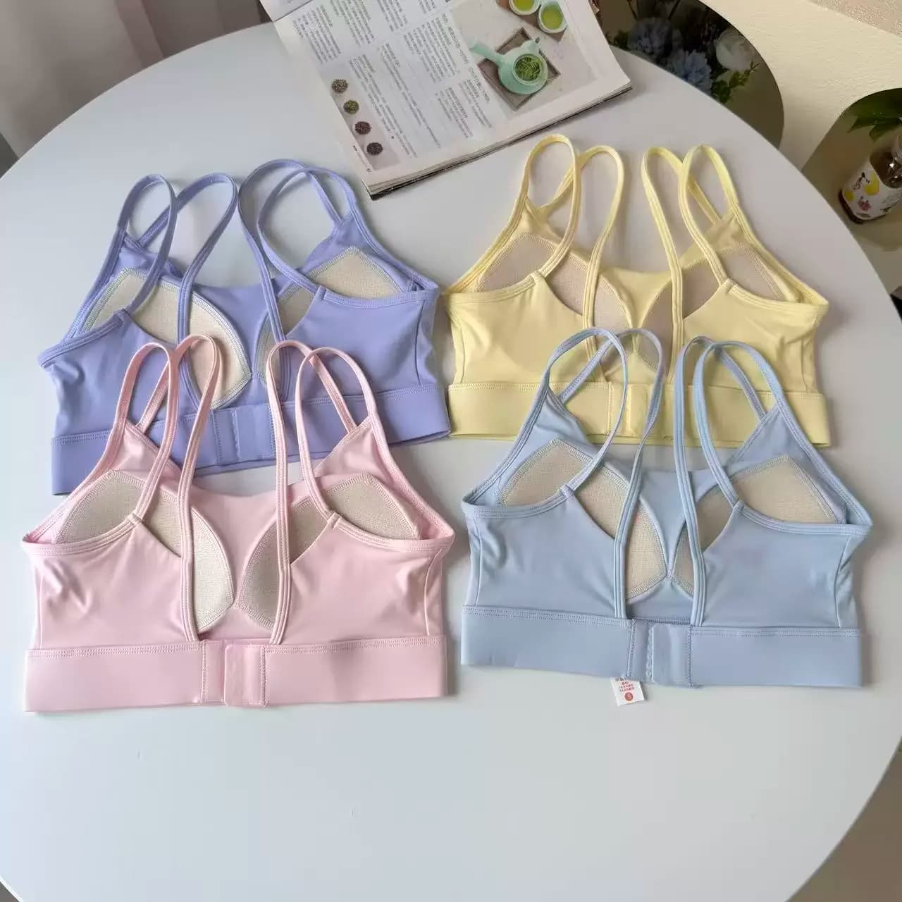 Women's Sports Bra for Yoga, Push-Up with Fixed Covers, Breathable, Quick Drying, Design on the Back, Top for Pilates and Fitness, Ideal for Running, with Excellent Volume Reduction
