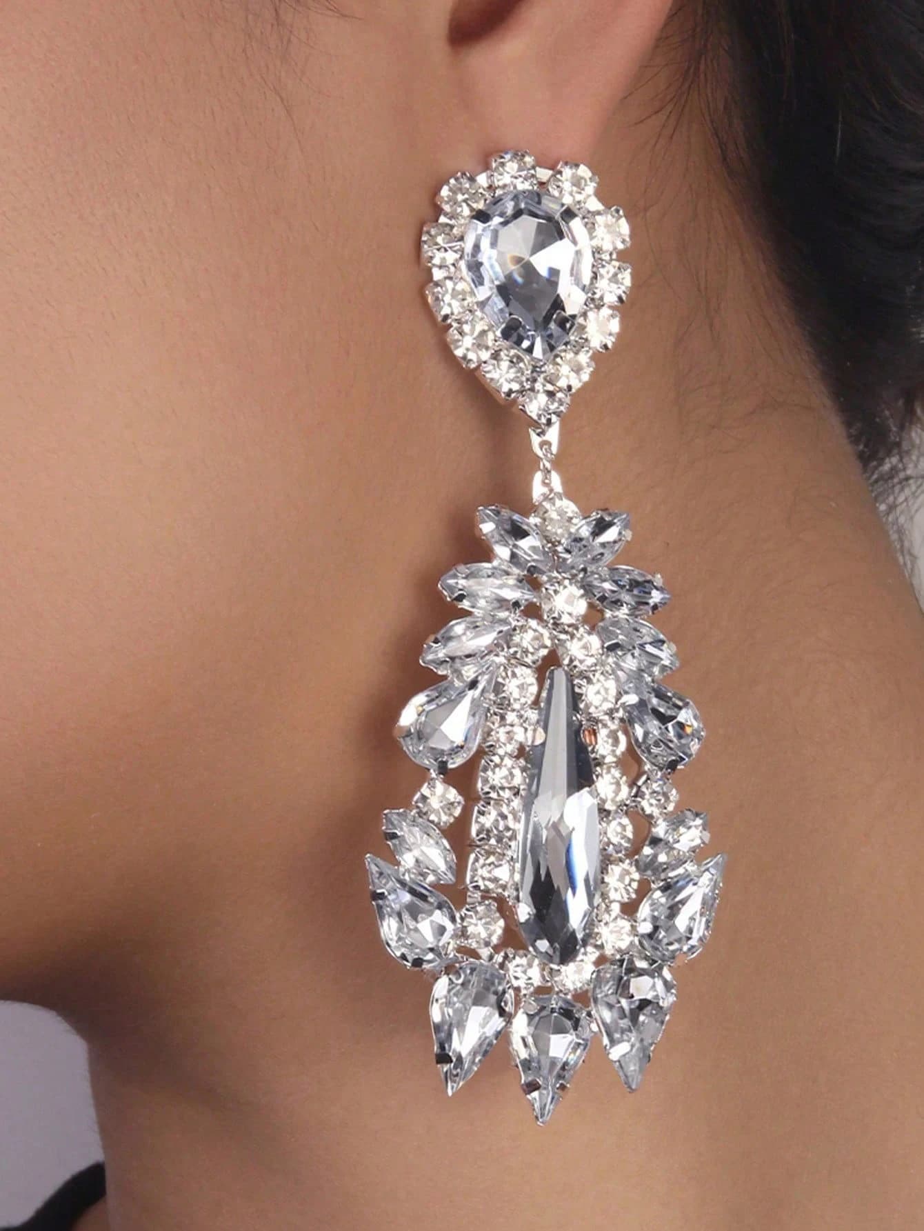 Orecchini pendenti a goccia alla moda e popolari, orecchini a bottone con strass in stile europeo e americano di fascia alta per banchetti.