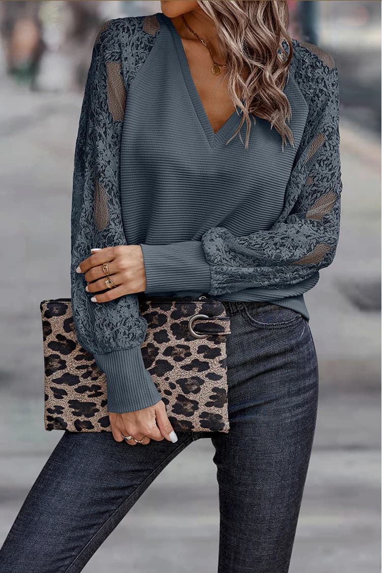 Top da donna lavorato a maglia alla moda in pizzo impiombato a maniche lunghe con scollo a V solido autunno e inverno