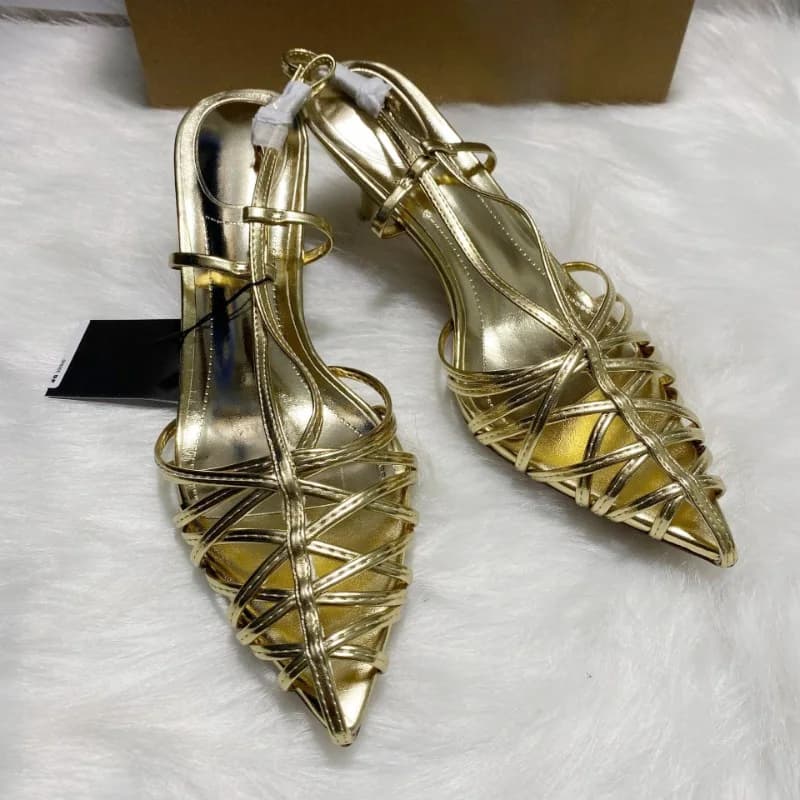 Sandali estivi con tacco alto scavati per le donne Scarpe da sposa per feste di marca con cinturino stretto in oro di lusso con cinturino posteriore sexy a punta