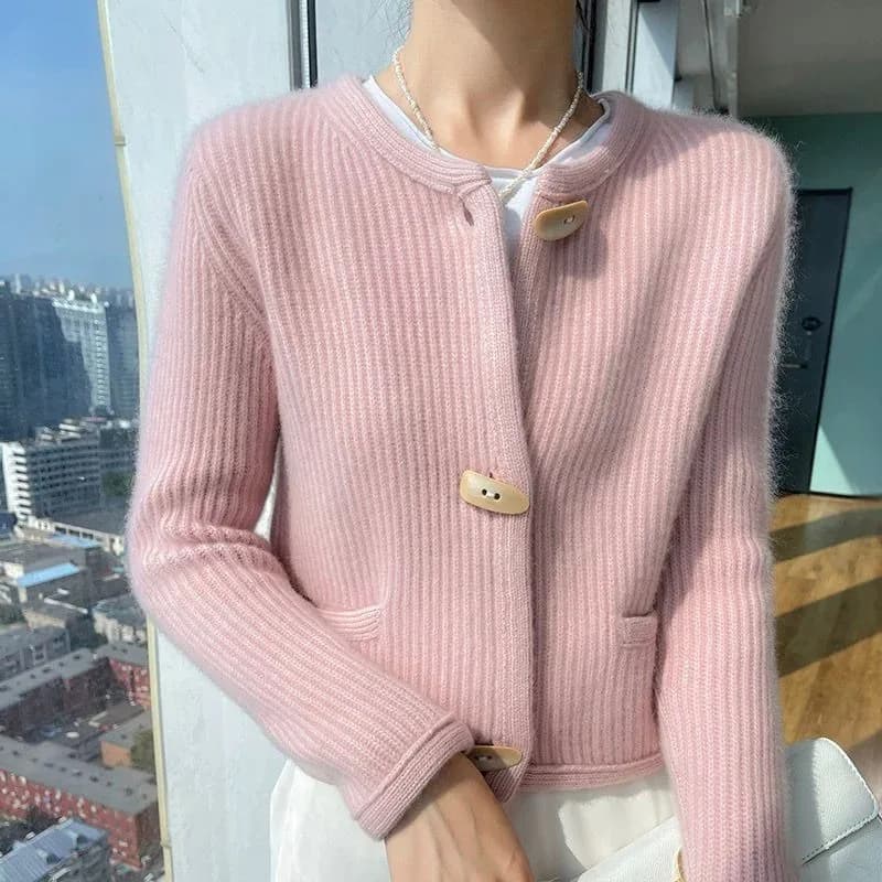 Giacca maglione corta alla moda da donna in autunno inverno Nuovo stile cardigan lavorato a maglia con bottoni in corno allentato e top stile