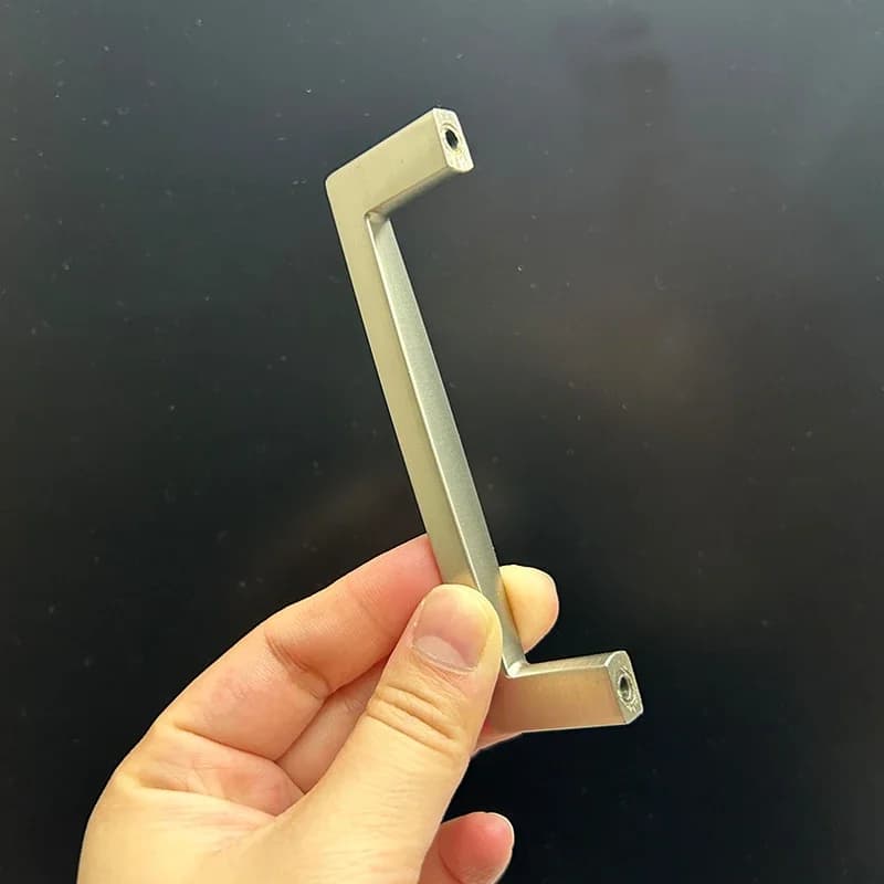 YM Maniglie in argento Porta dell'armadio da cucina Manopole per armadio Maniglia per mobili Articolo da cucina Armadio Cassettiere Cassettiere Guardaroba Pull