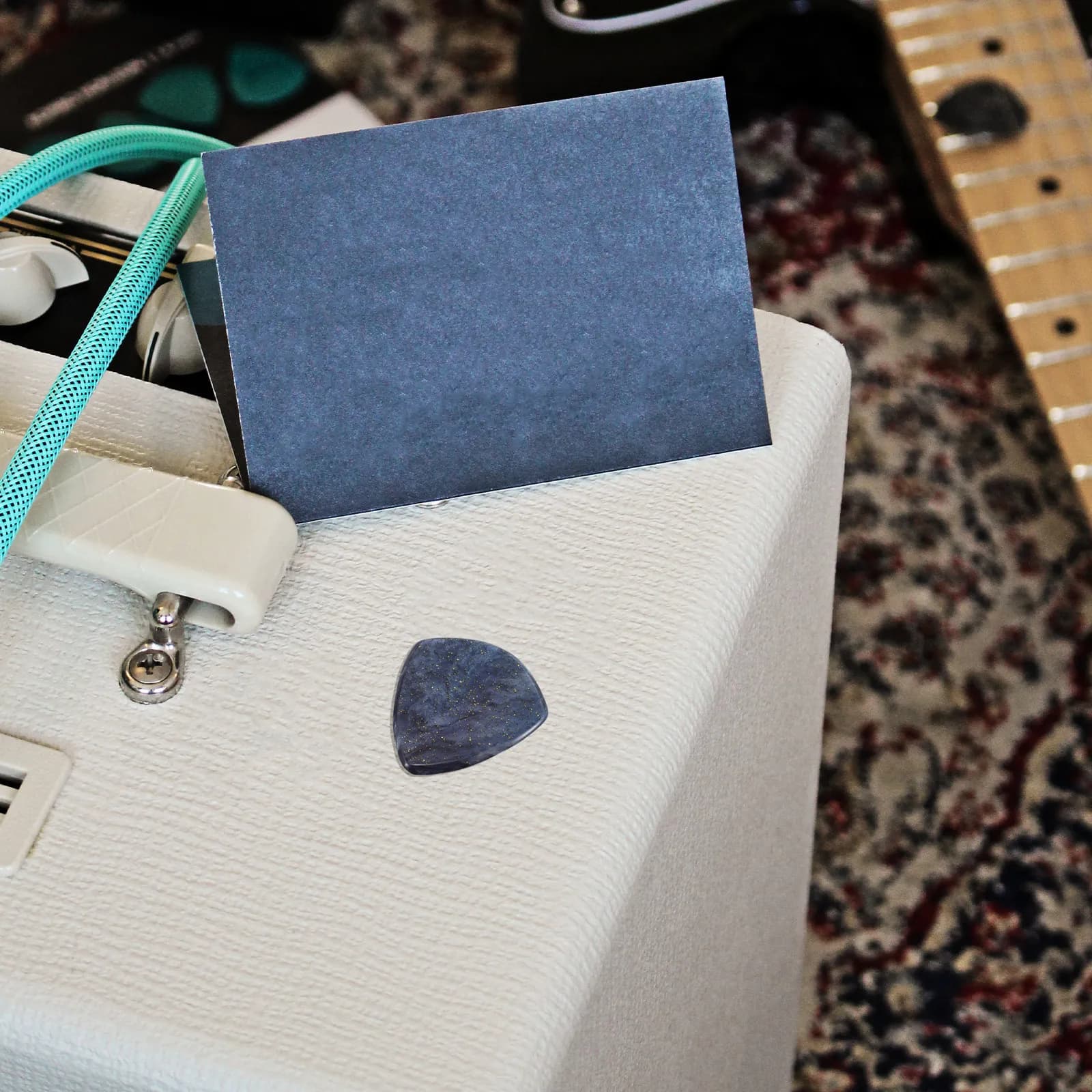 Set di plettri in resina per chitarra, ideali per suonare con precisione, superficie liscia e confortevole, perfetti per chitarra elettrica, acustica, basso e banjo