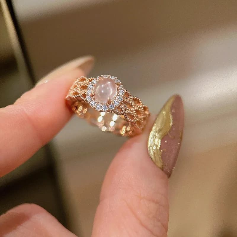 High Quality Romantic Luxury Lace Rings Light Rose Gold For Women Beautiful and Unique Wedding Jewelry With Pink Ring