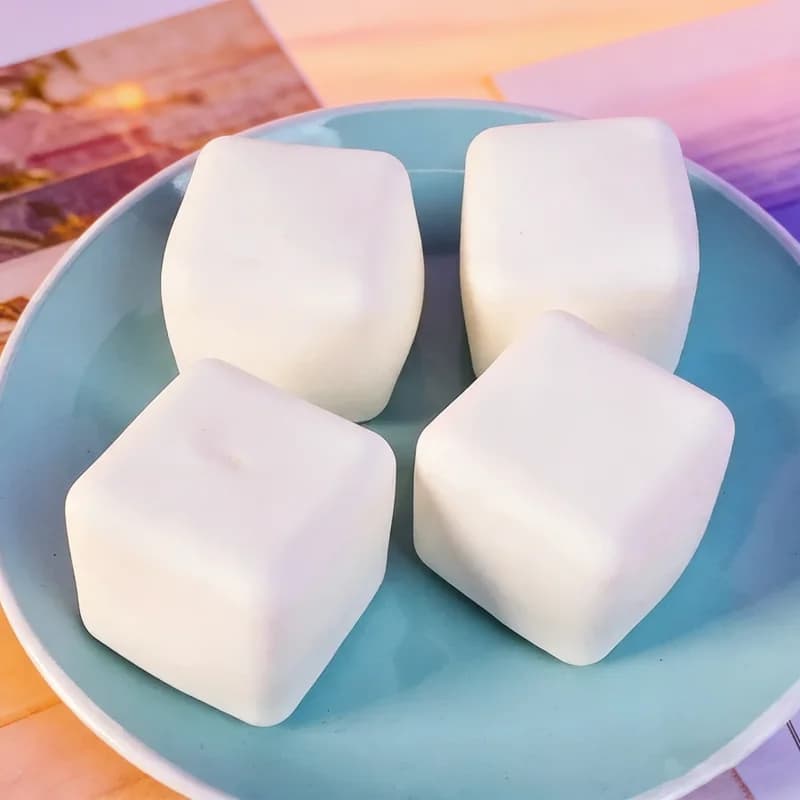 Simpatiche Palline Antistress a Forma di Tofu, Giocattoli Sensoriali per Alleviare lo Stress, Giocattoli Antistress Morbidi a Forma di Pallina di Pasta, Regali per Adulti e Bambini, Miglior Regalo