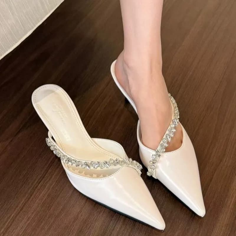 Sexy slippers with platform and silver stiletto heel - Summer dress with chain on the tip with fairy charm - Fashionable and comfortable women's shoes