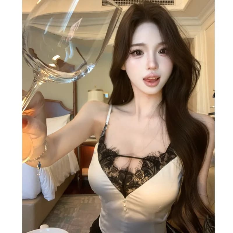 Sexy Lace Trim Vest with Chest Pad V-Neck Strap Design Pure Desire Floral Print Women's Fashion Spring 2026 Original Design