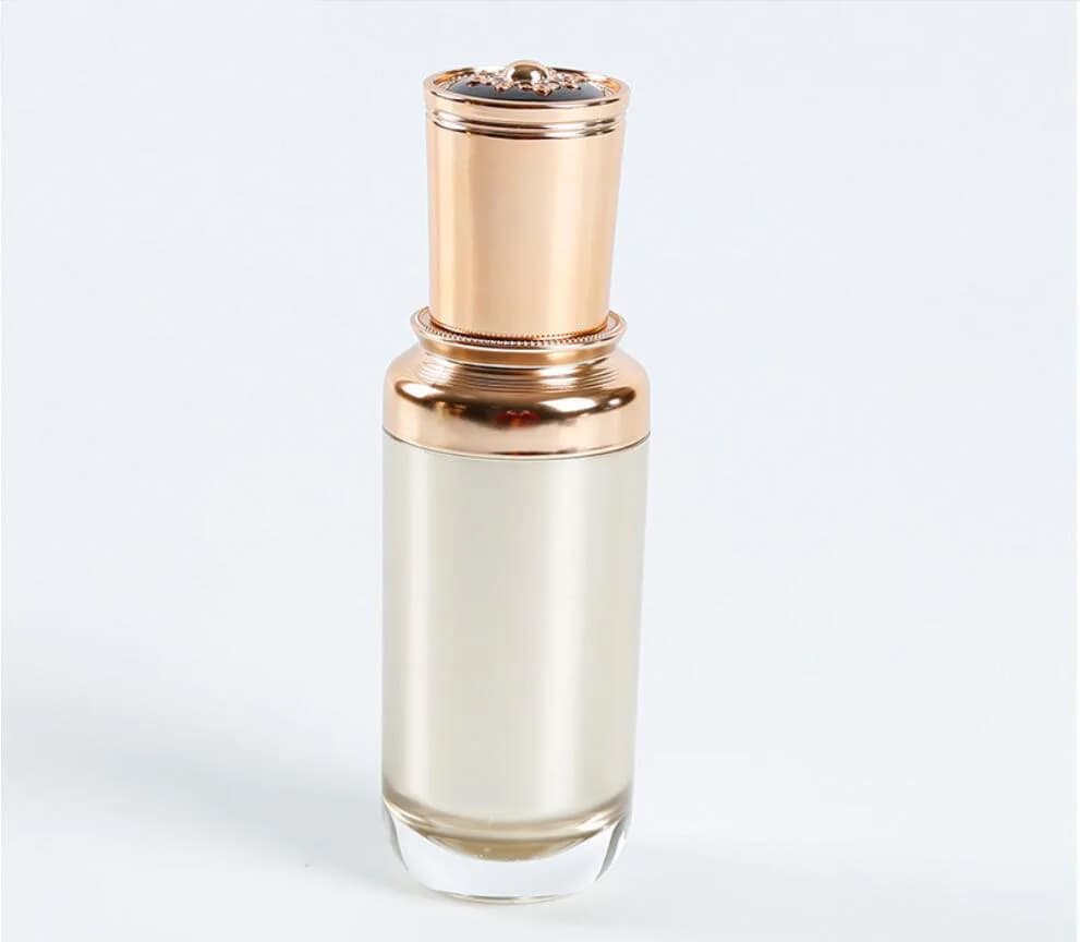 Bottiglia di plastica acrilica dorata da 30 ml siero/fondotinta lozione/emulsione/essenza tonica liquida sbiancante per la cura della pelle imballaggio cosmetico