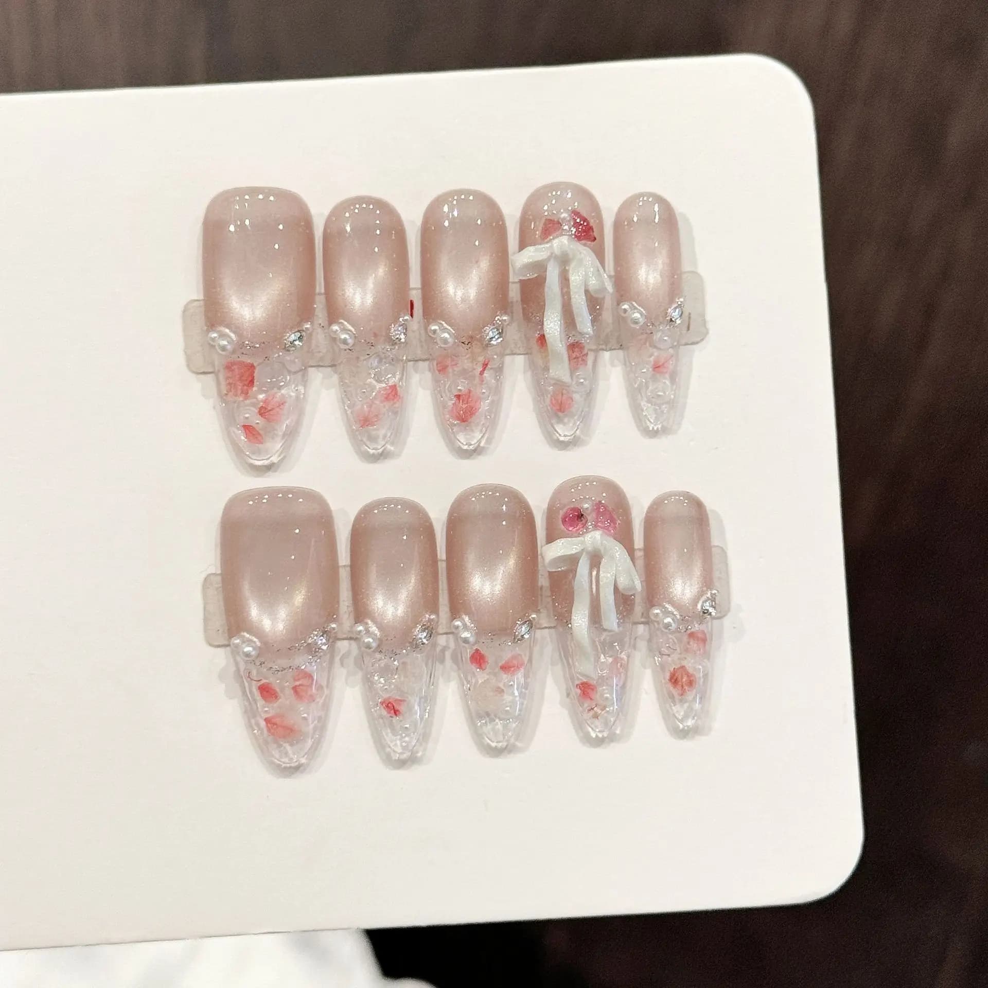 10 pezzi di unghie finte lunghe ovali pressate a mano, bellissime unghie finte, con fiocco di diamanti scintillanti, adatte per le donne.