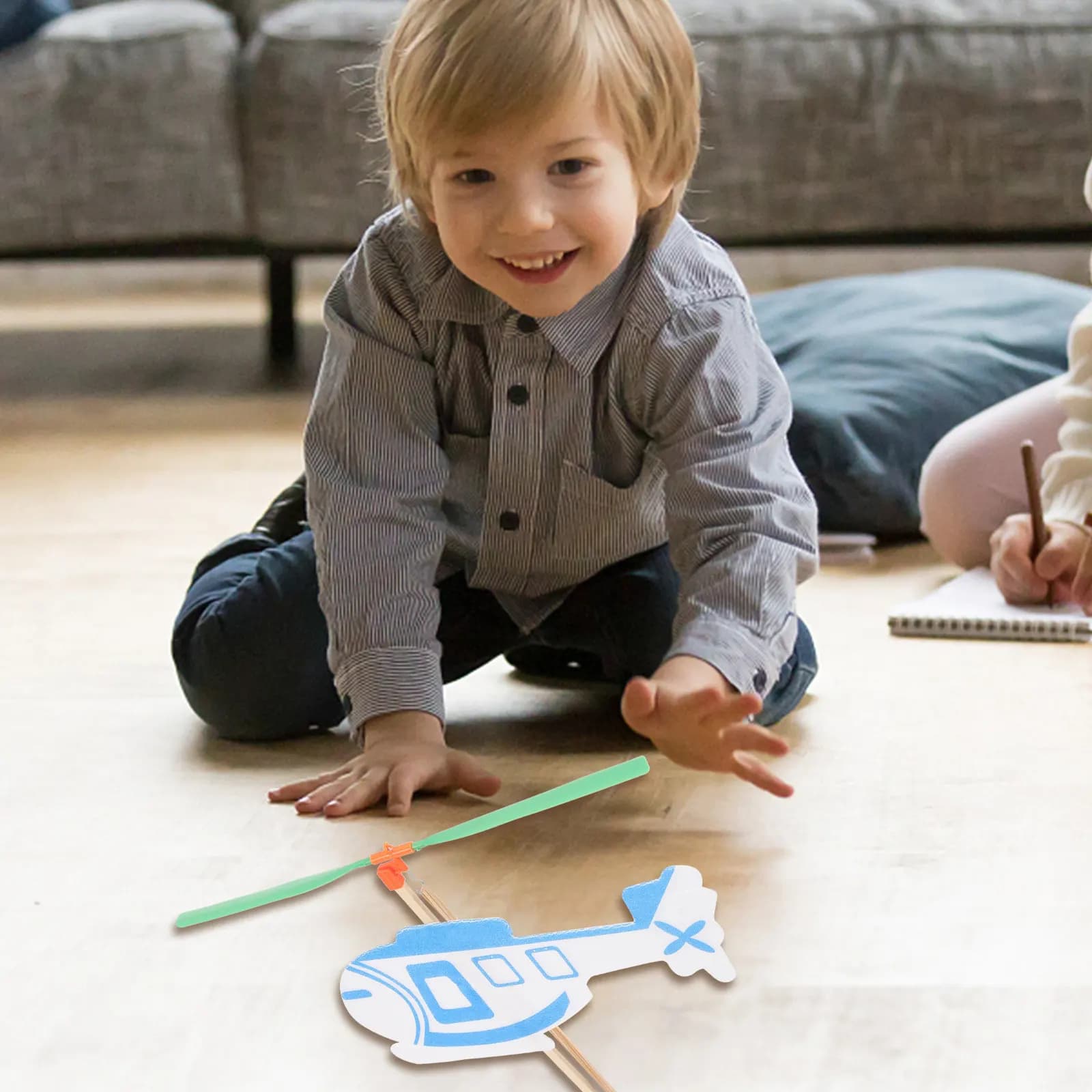 Elicottero a Elastico da 5 Pezzi, Aliante Creativo Educativo, Aeromobile Volante per Bambini, Gioco all'Aperto, Pesi per Gambe del Tendalino