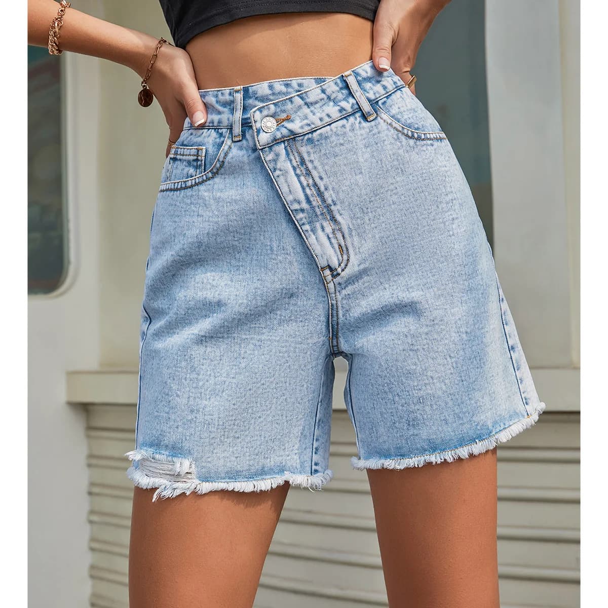Primavera ed estate Nuovi pantaloncini di jeans a gamba dritta a vita irregolare, pantaloncini a vita alta larghi casual da donna europea e americana